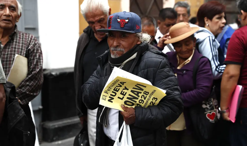 Los fonavistas pueden acceder al cobro de la devolución de aportes en el Banco de la Nación. Foto: Andina