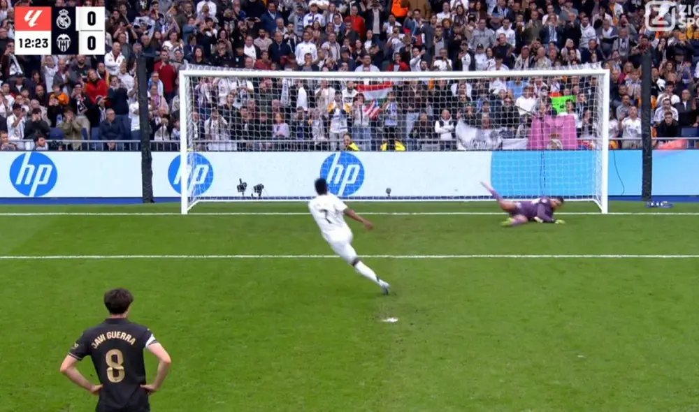 Vinícius Júnior no pudo abrir el marcador a favor del Real Madrid ante Valencia. Foto: captura/DAZN