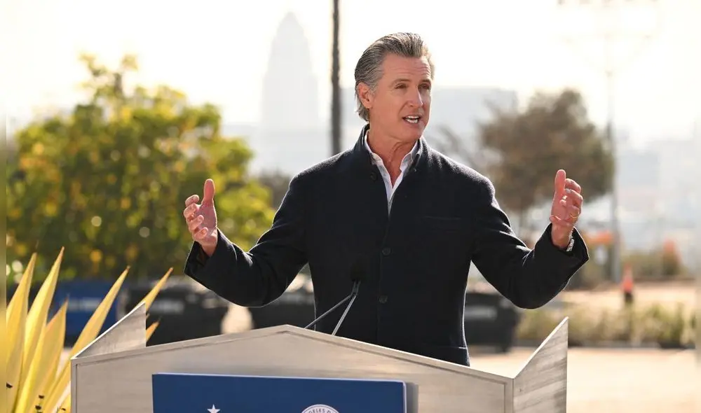 Gavin Newsom propuso mejorar las condiciones laborales de varios profesionales y universitarios en California. Foto: AFP Gavin Newsom propuso mejorar las condiciones laborales de varios profesionales y universitarios en California. Foto: AFP