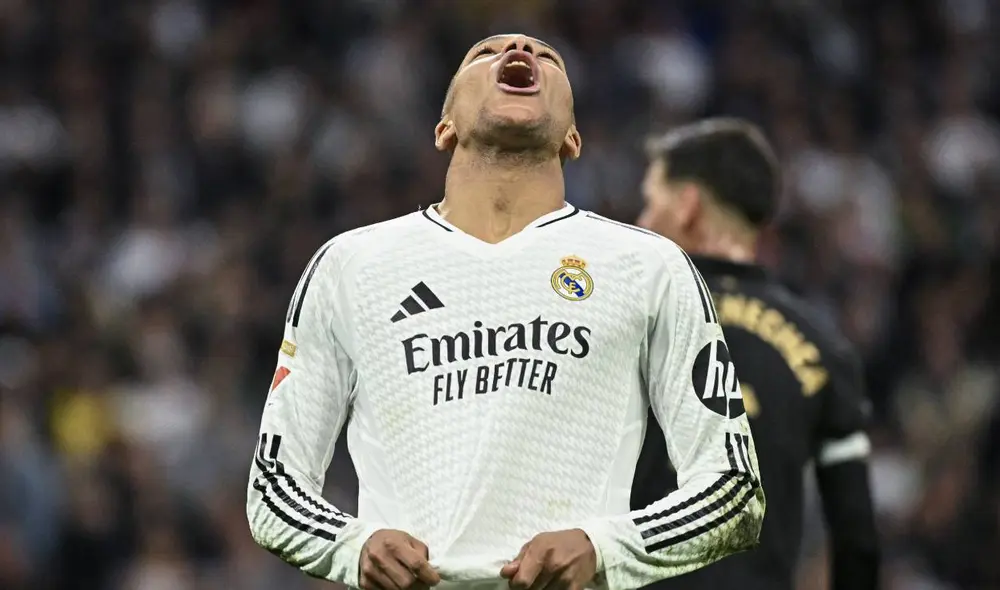 Real Madrid no pudo recortar puntos ante el líder FC Barcelona tras perder 2-1 ante Valencia. Foto: AFP Real Madrid no pudo recortar puntos ante el líder FC Barcelona tras perder 2-1 ante Valencia. Foto: AFP
