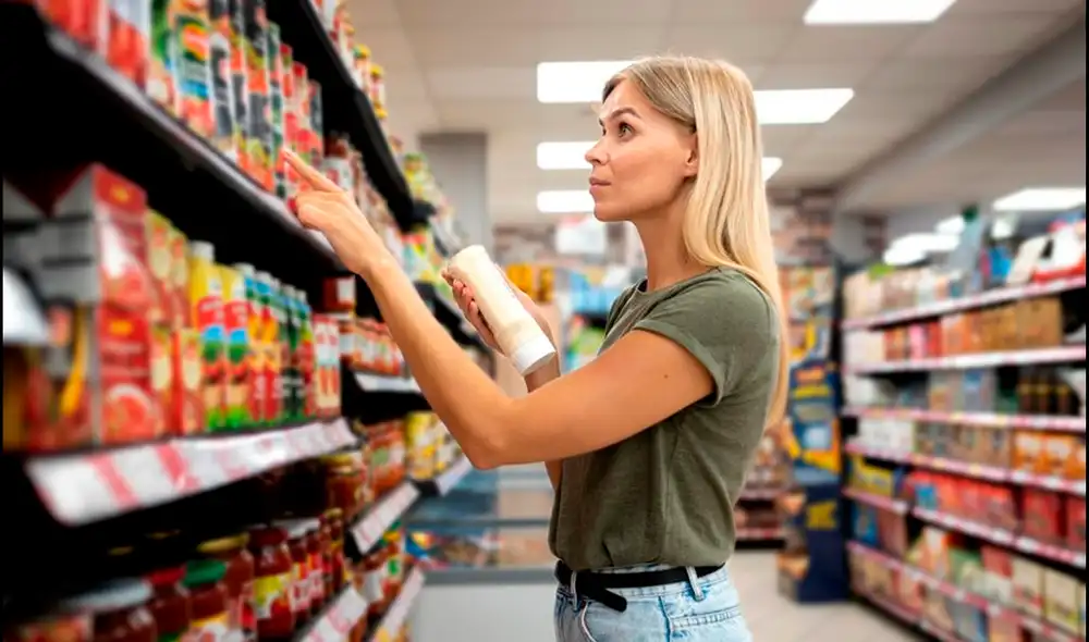 SNAP ayuda a familias y personas de bajos ingresos que reúnen los requisitos del programa a adquirir los alimentos necesarios para tener una buena salud. Foto: Freepik