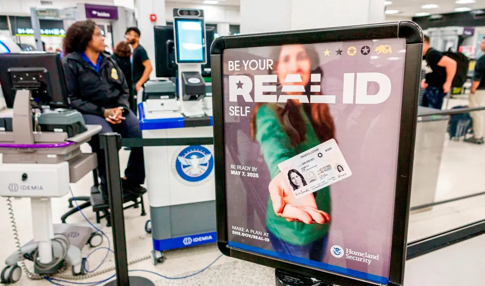 La Real ID se convertirá en una identificación obligatoria en Florida a partir del 7 de mayo de 2025 para abordar vuelos nacionales y acceder a edificios federales. Foto: Homeland Security