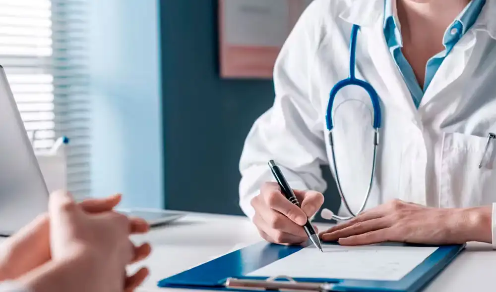 El médico sentenciado a 12 años de prisión fue sancionado por la Junta de Medicina de Florida. Foto: The Conversation