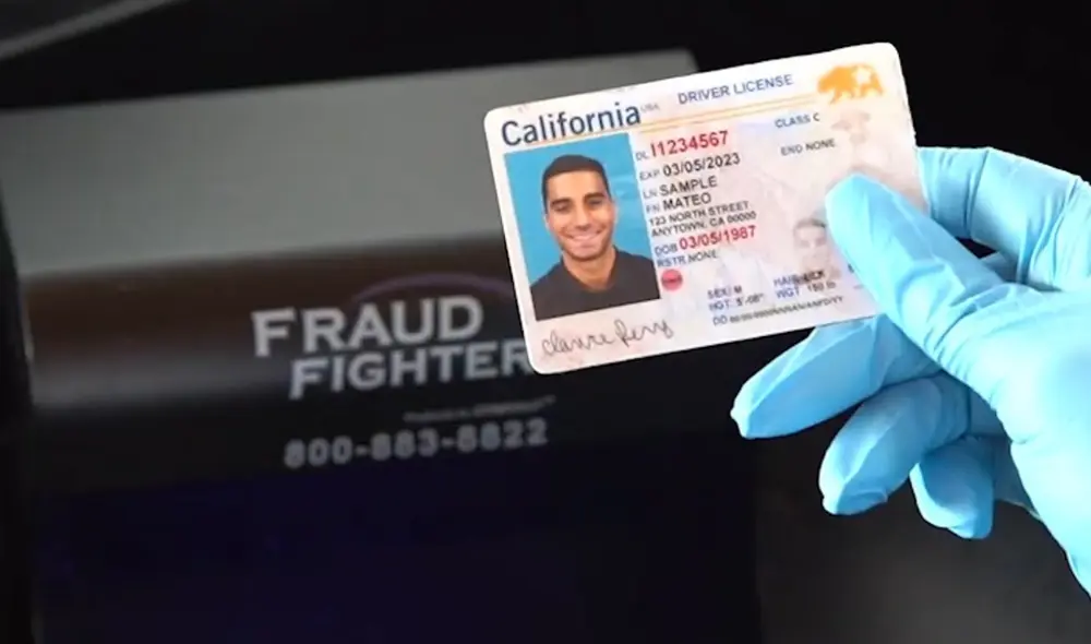 La Real ID incluye una estrella dorada en la esquina superior derecha que la distingue de una licencia de conducir estándar. Foto: Mercury News