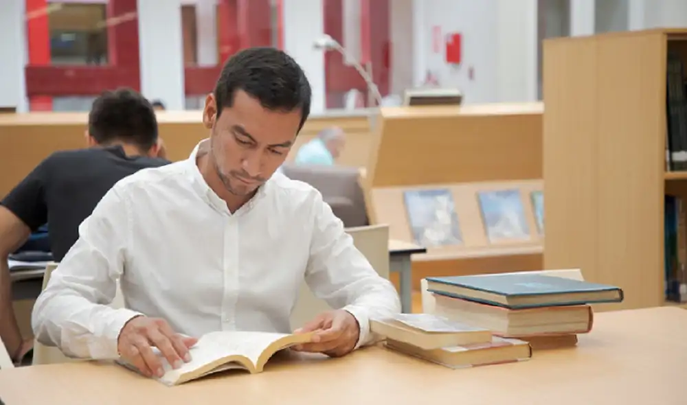 La postulación a la Beca Generación del Bicentenario 2025 es un proceso virtual y gratuito. Foto: Pronabec