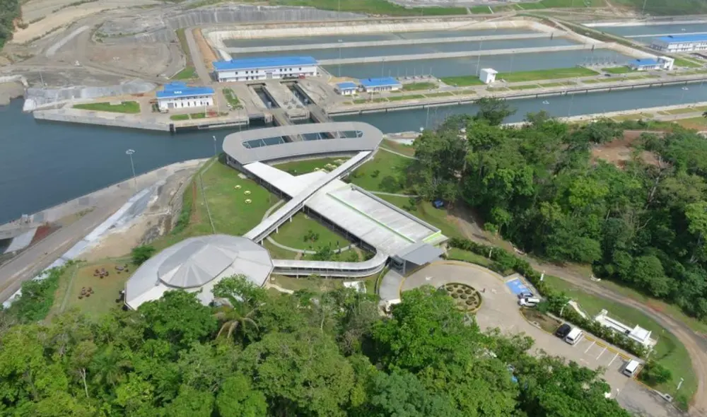 El Centro de Visitantes de Agua Clara ofrece documentales y actividades al aire libre, proporcionando así una inmersión en la historia y la ingeniería del Canal de Panamá. No te pierdas esta nueva atracción en tu visita. Foto: Canal de Panamá