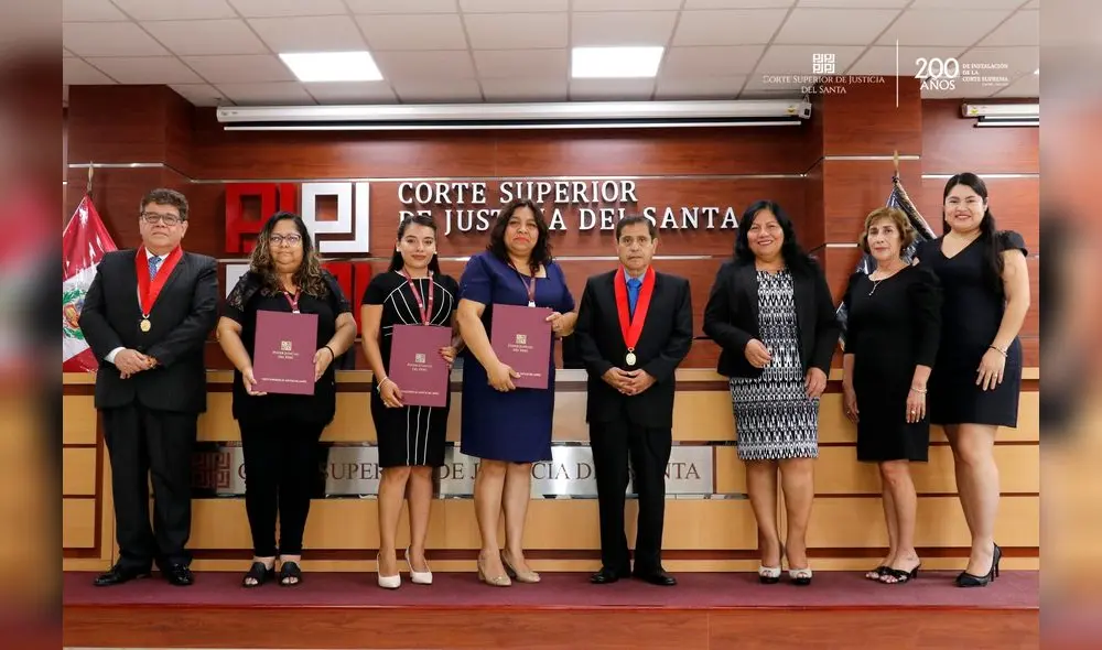 Durante una ceremonia realizada en la sede de la Corte del Santa, se entregaron las credenciales a las nuevas representantes.