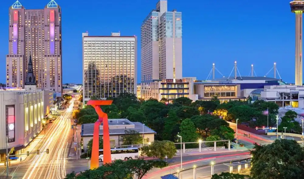 El mercado inmobiliario en esta urbe texana resulta más accesible, con alquileres de apartamentos que promedian US$1,100 mensuales. Foto: Kayak.com El mercado inmobiliario en esta urbe texana resulta más accesible, con alquileres de apartamentos que promedian US$1,100 mensuales. Foto: Kayak.com