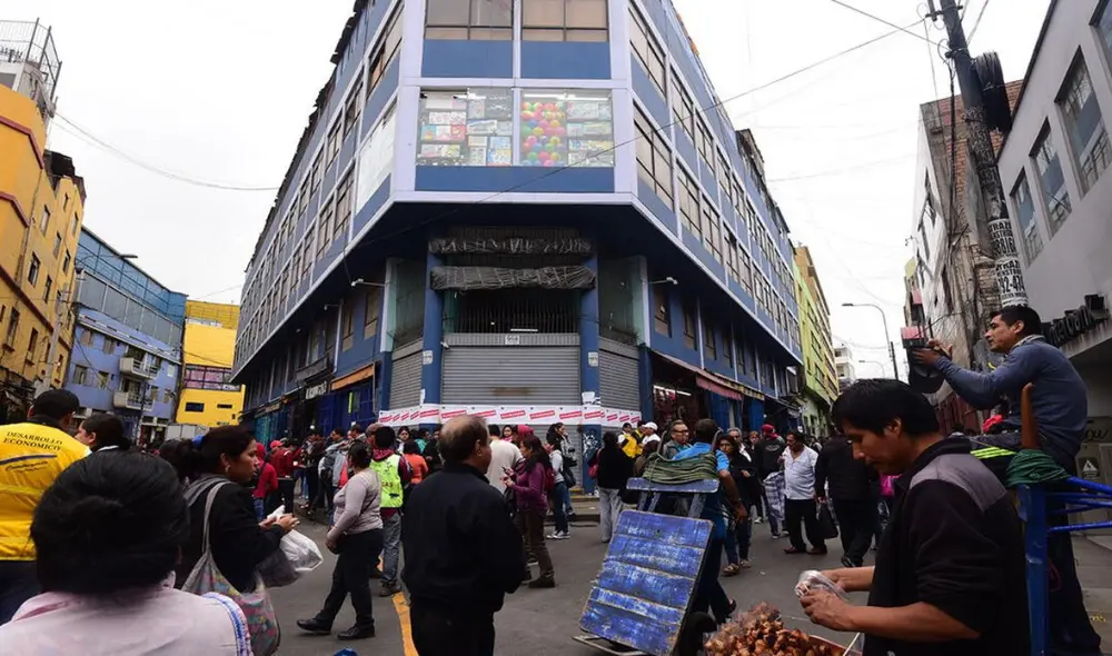 El 80% de propiedades son utilizados como depósitos ilegales en el Centro de Lima. Foto: LR