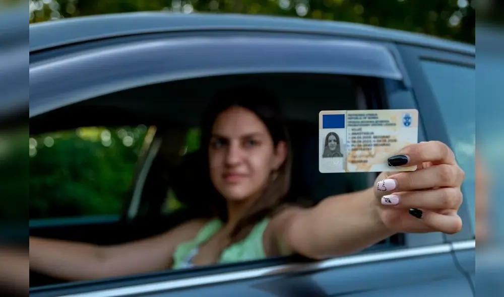 Si dejas que tu licencia expire, esto es lo que debes saber sobre el período de gracia y las sanciones. Foto: Freepik