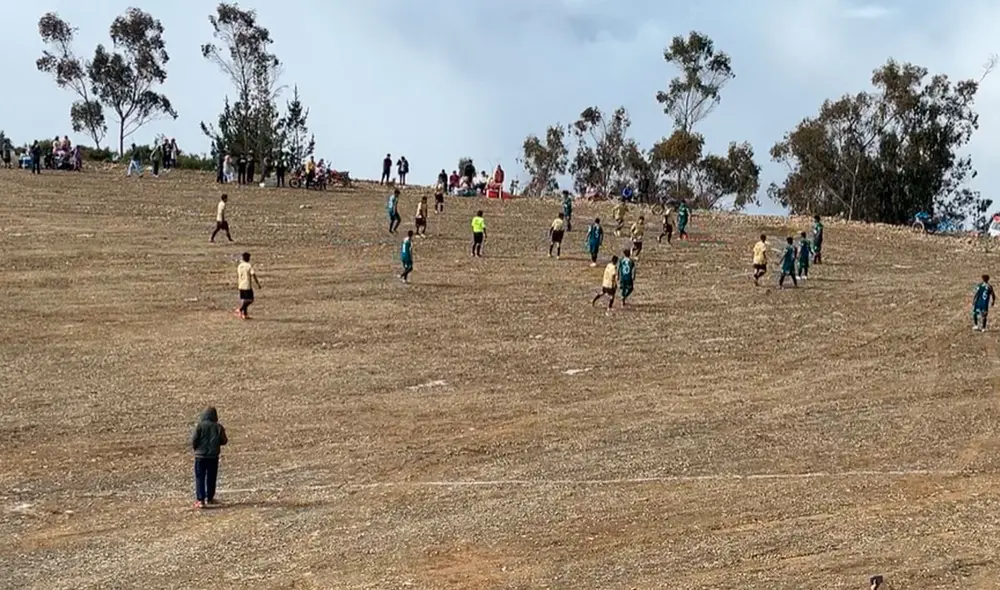 La Copa Perú, dónde en pleno 2025 se juega en una cancha inclinada y casi a la altura de las nubes. Foto: Facebook / Mategol Perú