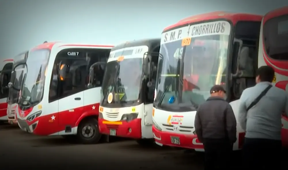 Los conductores aseguraron que la PNP no se ha acercado a resguardarlos tras las constantes extorsiones. Foto: Composición LR/Latina