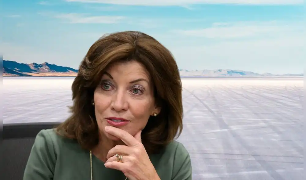 La ley firmada por Kathy Hochul en el 2022 está teniendo consecuencias en Nueva York. Foto: Composición LR/AMC/USA Today La ley firmada por Kathy Hochul en el 2022 está teniendo consecuencias en Nueva York. Foto: Composición LR/AMC/USA Today