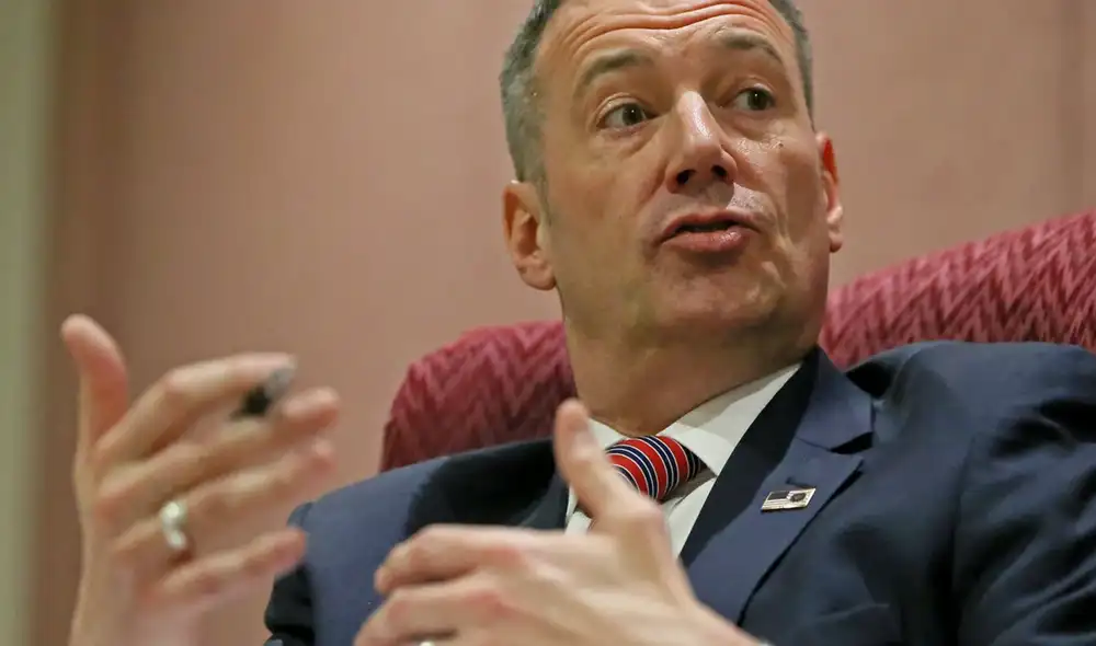 Todd Lyons señaló que espera mejorar en tratar las deportaciones “como un negocio”. Foto: Boston Herald. Todd Lyons señaló que espera mejorar en tratar las deportaciones “como un negocio”. Foto: Boston Herald.