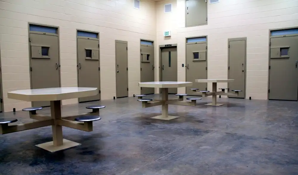 La legislación HB 25-1146, que incluye criterios modificados para el uso de camas de emergencia, se encuentra ahora en el Comité de Apropiaciones de la Cámara. Foto: Flintco