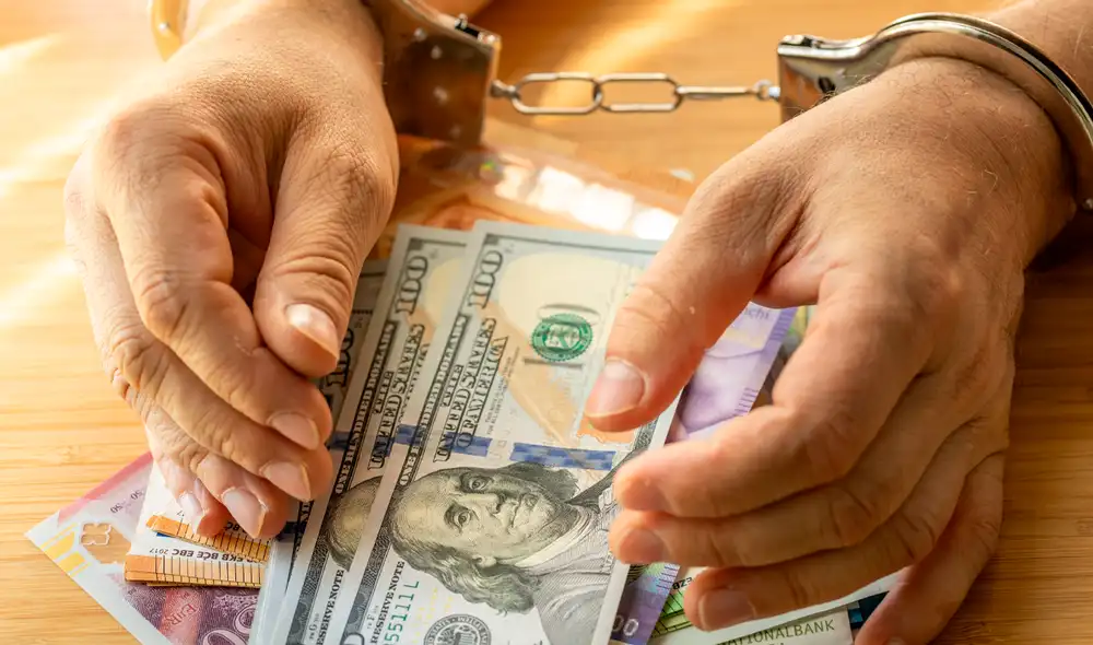 Detallados hallazgos señalan que Webb realizó compras no autorizadas en tiendas y usó fondos de la ciudad para pagar sus servicios, acumulando más de 47,000 dólares en cargos indebidos. Foto: Solo Dinero Detallados hallazgos señalan que Webb realizó compras no autorizadas en tiendas y usó fondos de la ciudad para pagar sus servicios, acumulando más de 47,000 dólares en cargos indebidos. Foto: Solo Dinero