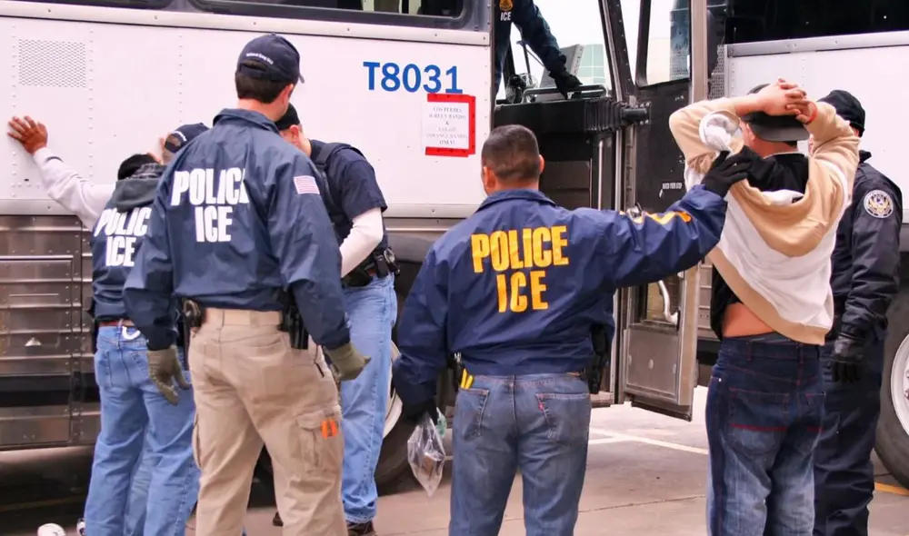 La comunidad migrante se enfrenta a un doble desafío: el miedo a las deportaciones reales y el peligro de ser víctimas de fraude por parte de falsos agentes. Foto: ICE.