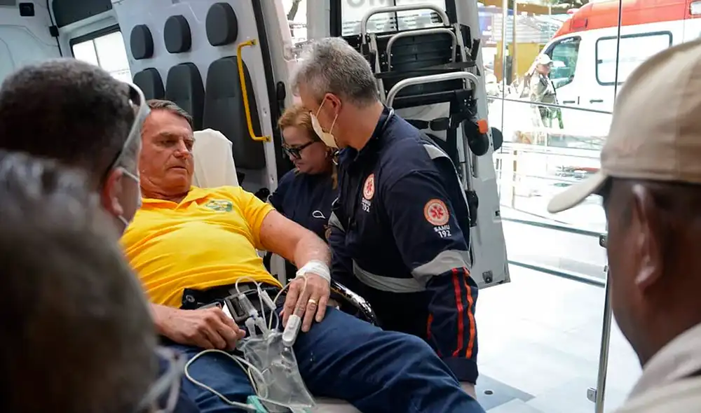 El expresidente de Brasil, Jair Bolsonaro, fue hospitalizado de urgencia por "fuertes dolores" en la zona del abdomen. Foto: AFP