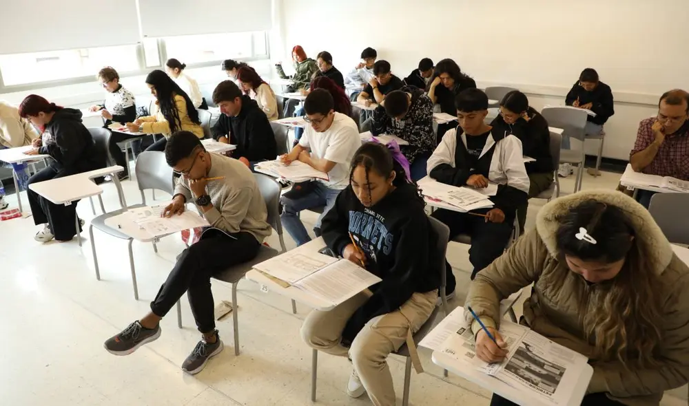 Los exámenes del ICFES permiten a los estudiantes integrarse a la vida universitaria en Colombia. Foto: composición LR/ X/ ICFES