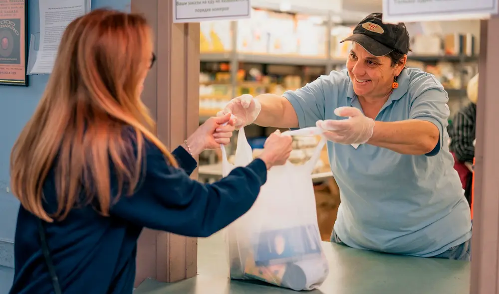 En California, Los Ángeles, las personas pueden acceder a comida gratis a través de un importante programa. Foto: Jewish Family Service LA