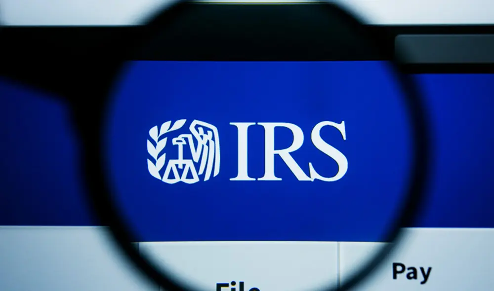 Según el IRS, los contribuyentes en estas regiones tienen hasta el 1 de mayo de 2025 para cumplir con sus obligaciones fiscales. Foto: Shutterstock