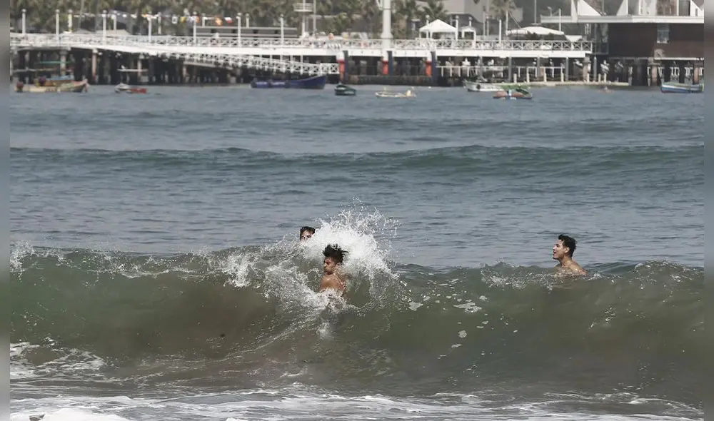 Oleajes anómalos han ocasionado el cierre de 91 puertos en todo el Perú. Foto: Marco Cotrina/La República Oleajes anómalos han ocasionado el cierre de 91 puertos en todo el Perú. Foto: Marco Cotrina/La República