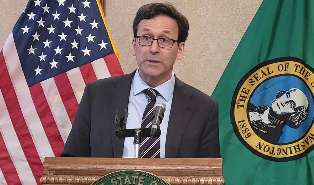 Bob Ferguson ya había ratificado cerca de 20 iniciativas adicionales a inicios de semana. Foto: KUOW