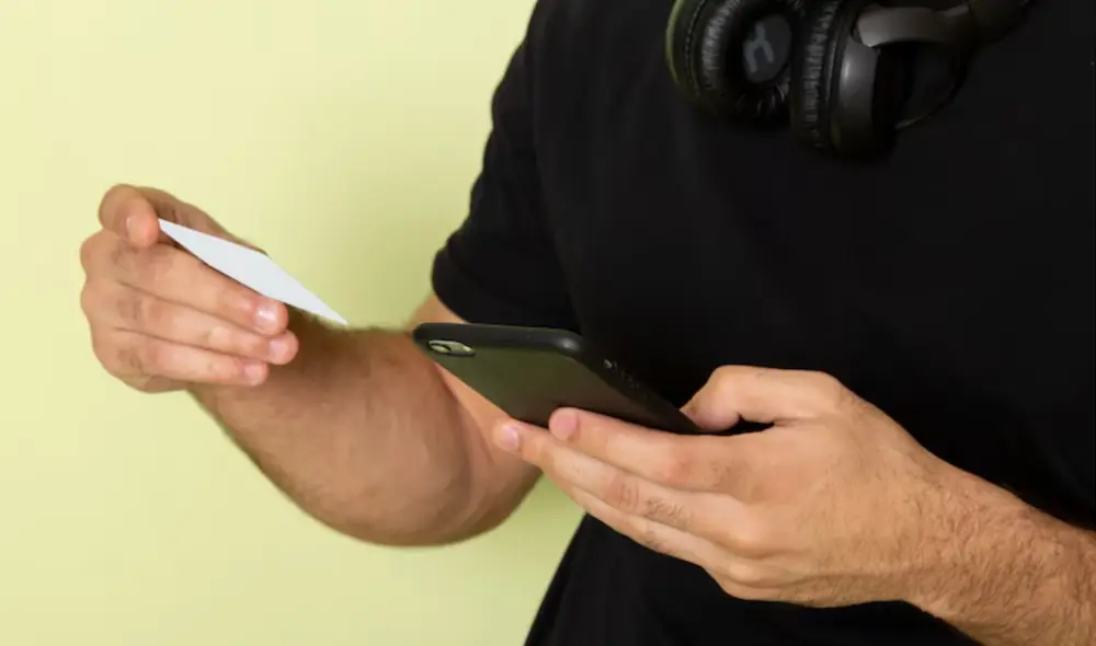 Movistar vendió parte de su operación a Millicom y abre paso a nuevos actores como Swift Móvil, que ofrece planes desde $12.000 con un modelo 100 % digital y flexible para los usuarios. Foto: Freepik Movistar vendió parte de su operación a Millicom y abre paso a nuevos actores como Swift Móvil, que ofrece planes desde $12.000 con un modelo 100 % digital y flexible para los usuarios. Foto: Freepik