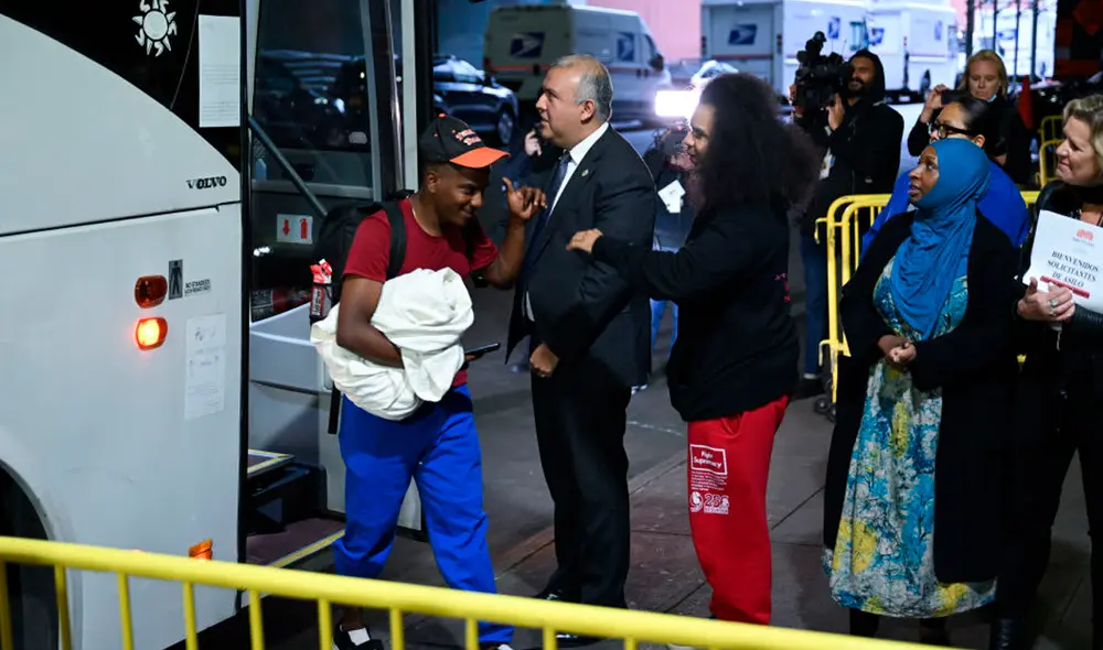 El cierre de los refugios en Nueva York debe completarse para junio, entre los más famosos se encuentra el hotel Roosevelt. Foto: Telemundo