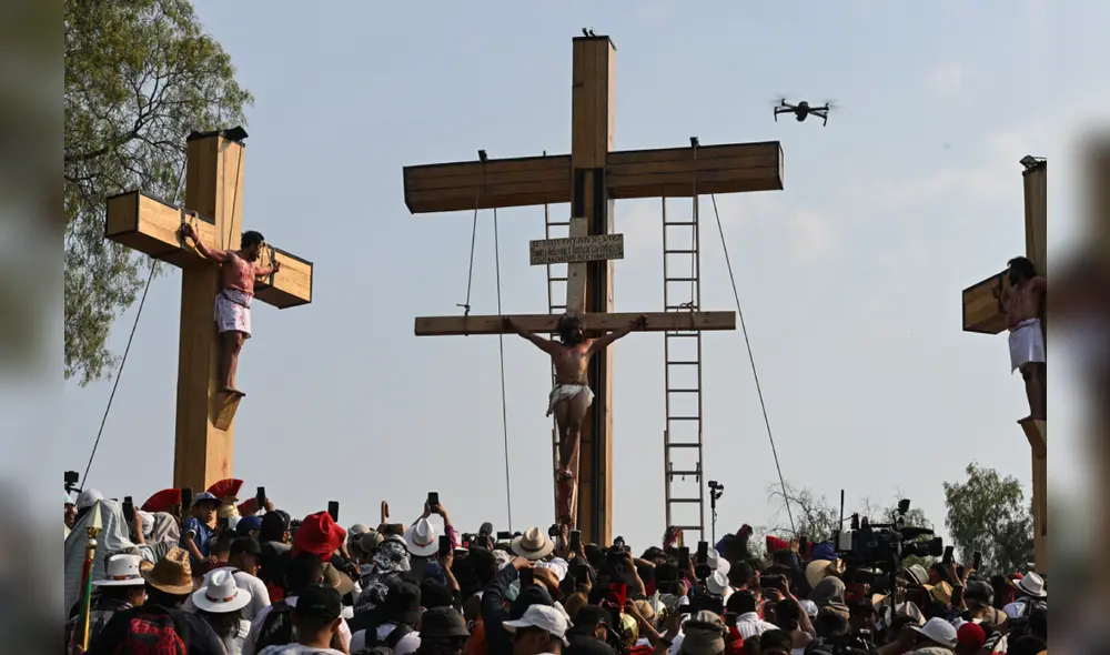 Los actores del Viacrucis en Iztapalapa convocan a miles de devotos y turistas durante la Semana Santa en México. Foto: AFP