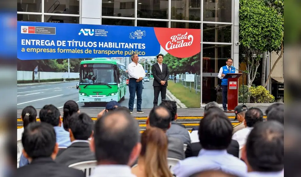 Piden a empresas de transporte público a presentar sus papeles para renovación de sus rutas. Piden a empresas de transporte público a presentar sus papeles para renovación de sus rutas.