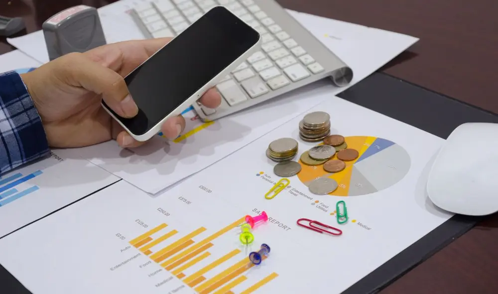 Con clases sobre cómo establecer un presupuesto, salir de las deudas y ahorrar dinero, esta iniciativa busca empoderar a la comunidad y ofrecerles herramientas esenciales para mejorar su bienestar financiero. Foto: Khunkorn Con clases sobre cómo establecer un presupuesto, salir de las deudas y ahorrar dinero, esta iniciativa busca empoderar a la comunidad y ofrecerles herramientas esenciales para mejorar su bienestar financiero. Foto: Khunkorn