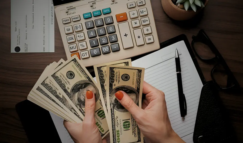 Contribuyentes en Estados Unidos tienen hasta el 15 de abril para pedir el cheque de estímulo del IRS de US$1.400. Foto: Freepik