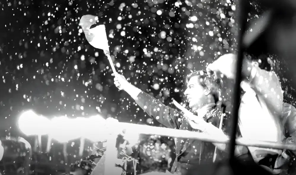 Bautizo . En 1987, Mario Vargas Llosa en el mitin contra la estatización de bancos decretada por el presidente Alan García. Foto: La República