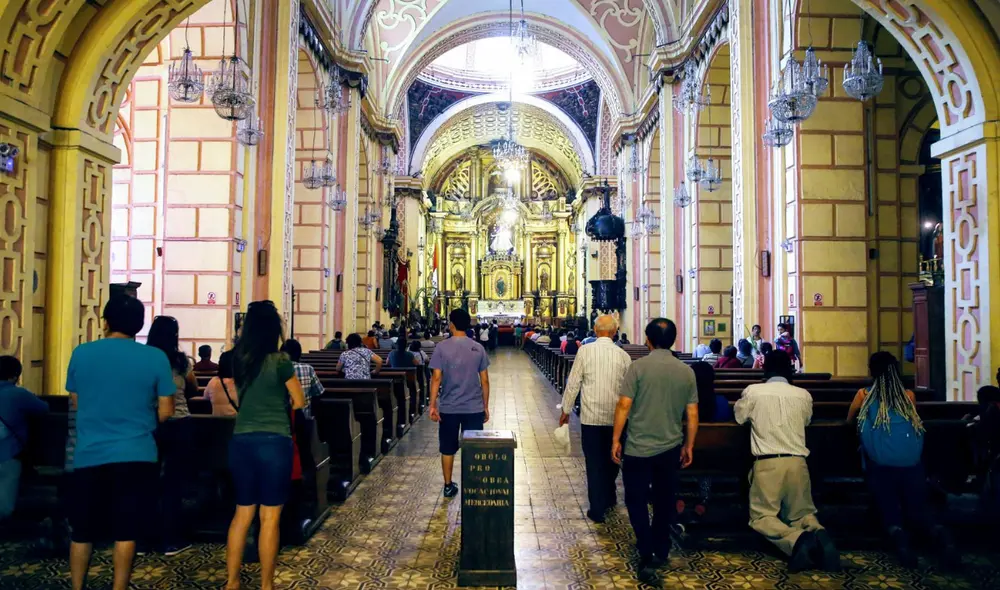 En 2025, el Jueves Santo se celebrará el 17 de abril, se espera que numerosos fieles participen en esta tradición en Lima.​ Foto: composición LR/Andina