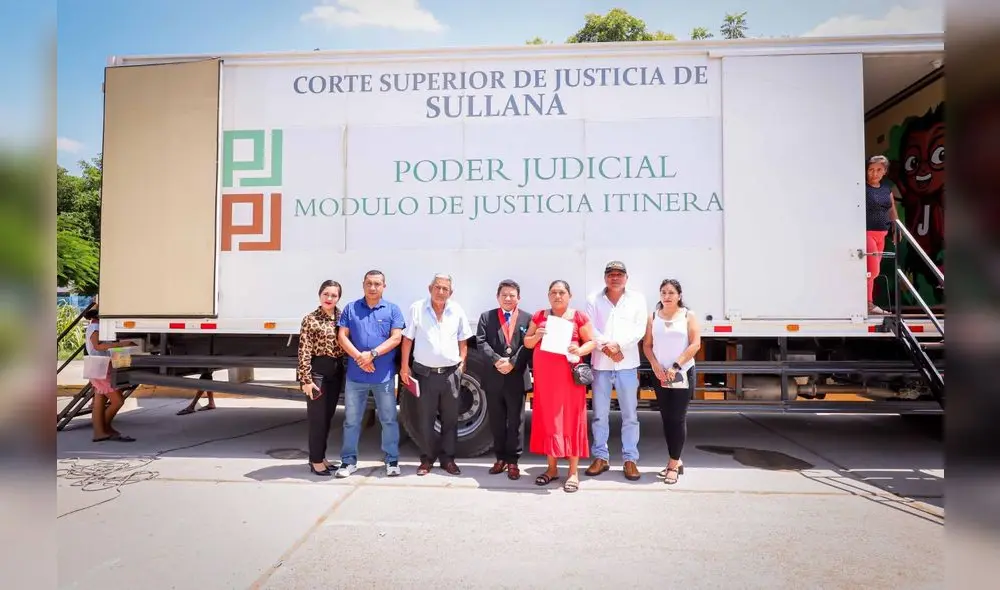 Camión de justicia itinerante llega a la plaza de Querecotillo, brindando servicios gratuitos a los pobladores. Camión de justicia itinerante llega a la plaza de Querecotillo, brindando servicios gratuitos a los pobladores.