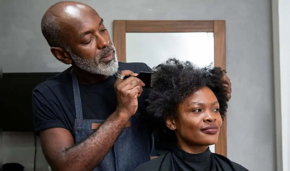 Los inmigrantes cuya profesión se centra en la estética se verán beneficiados por el proyecto de ley en Illinois. Foto: Freepik