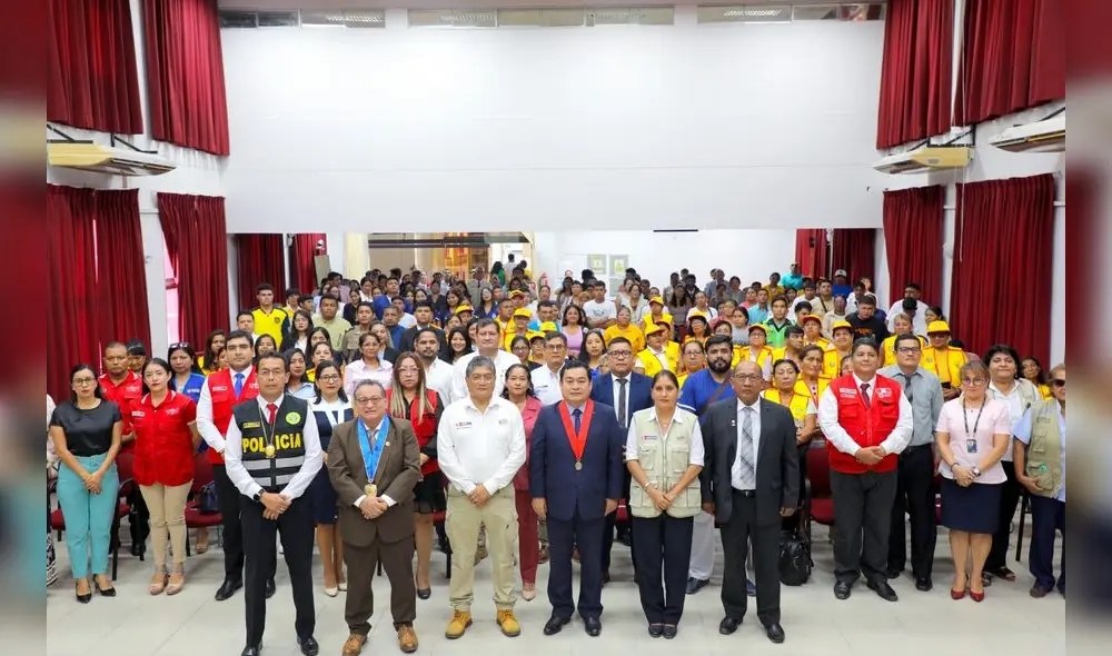 Otto Verapinto, presidente de Corte de Tumbes, participó en audiencia sobre pena de muerte en Piura. Otto Verapinto, presidente de Corte de Tumbes, participó en audiencia sobre pena de muerte en Piura.