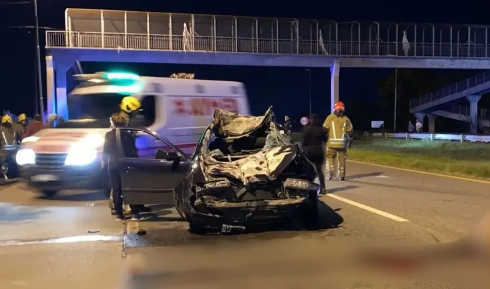 El trágico incidente se desencadenó cuando una camioneta embistió a una tropilla de caballos sueltos. Foto: composición LR/Difusión El trágico incidente se desencadenó cuando una camioneta embistió a una tropilla de caballos sueltos. Foto: composición LR/Difusión