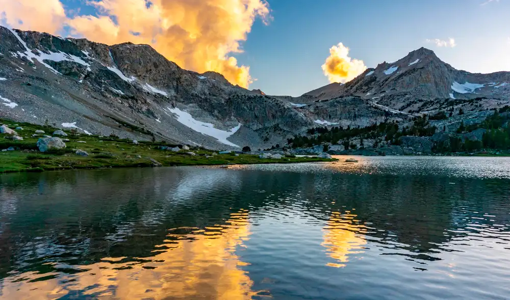 Saddlebag Lake es considerado el mejor lugar para acampar en California. Foto: Out Hiking Saddlebag Lake es considerado el mejor lugar para acampar en California. Foto: Out Hiking