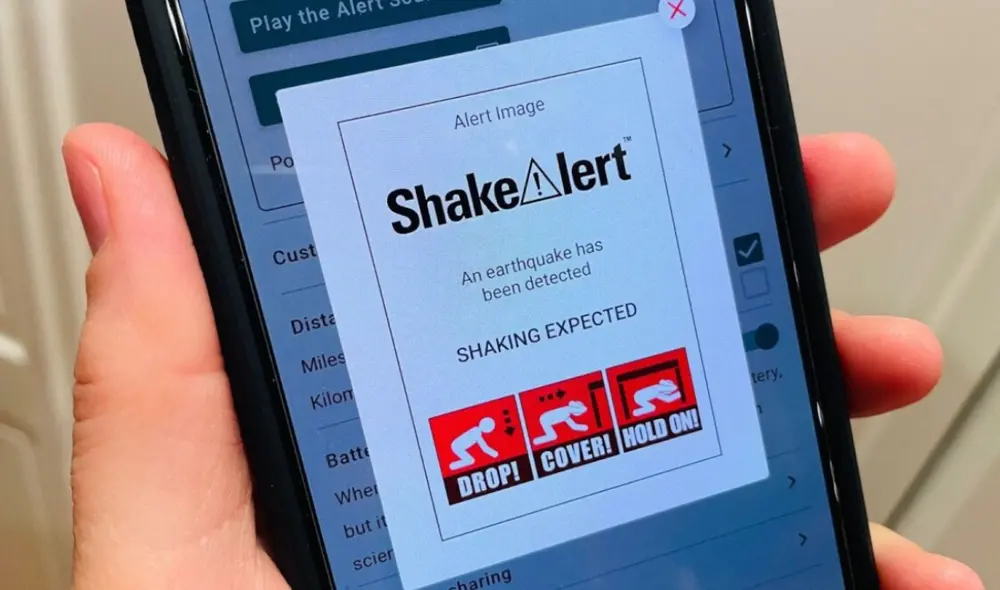 Los usuarios pueden activar las alertas de ShakeAlert en dispositivos Android e iOS ajustando la configuración de notificaciones. Foto: KVPR