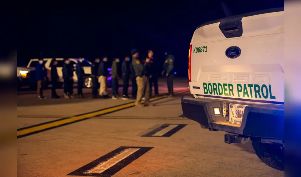 Ciudadanos estadounidenses expresan su desconcierto tras recibir alertas de deportación por error del DHS. Foto: AFP