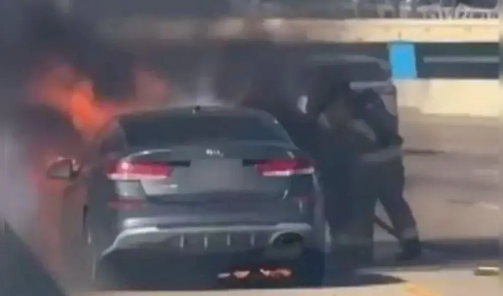 Los bomberos apagaron el fuego, pero la policía arrestó a la mujer y la retuvo por más de una hora por un error sobre su estatus migratorio. Foto: Telemundo Los bomberos apagaron el fuego, pero la policía arrestó a la mujer y la retuvo por más de una hora por un error sobre su estatus migratorio. Foto: Telemundo