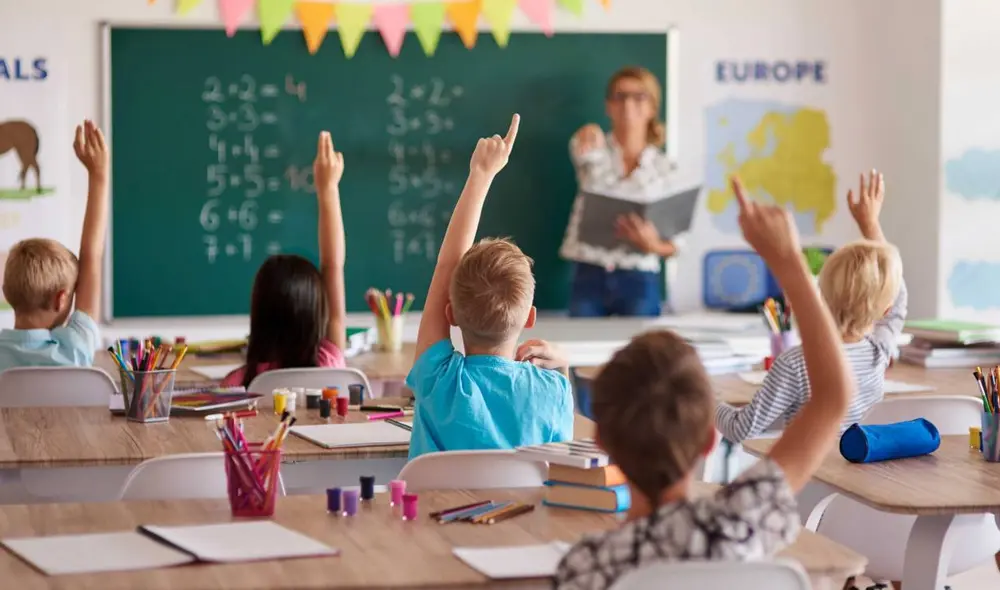 El debate sobre el acceso a la educación pública para menores indocumentados en Estados Unidos se intensifica con la propuesta de ley SB 836. Foto: MAE Sports and Education