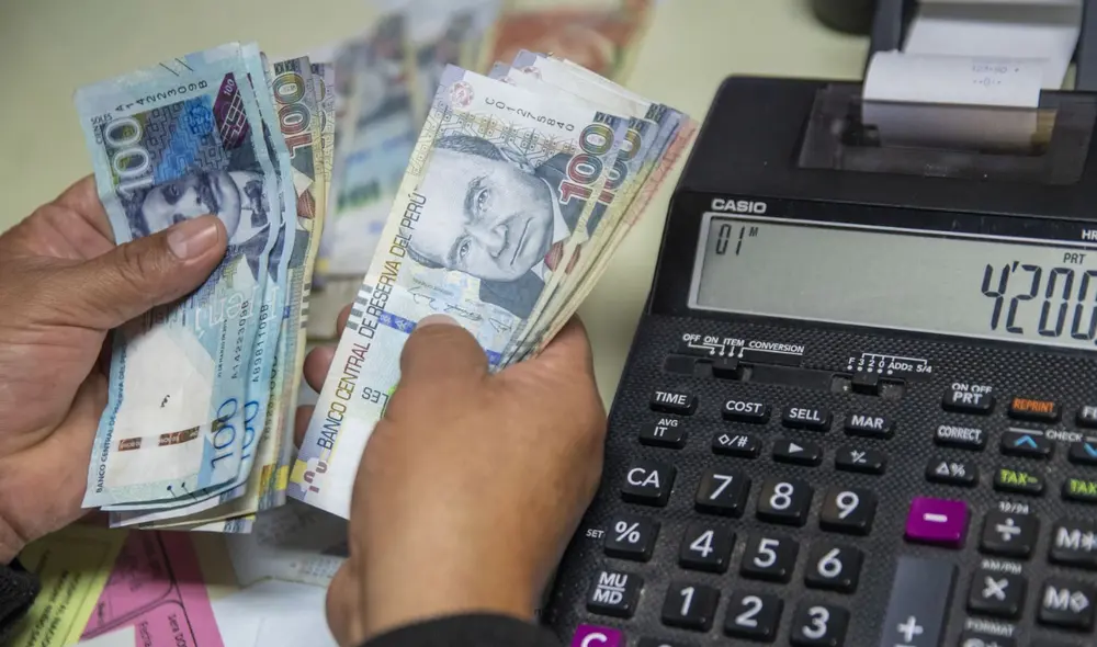 Las empresas deben depositar la Compensación por Tiempo de Servicios (CTS) en la cuenta de cada trabajador dos veces al año. Foto: composición LR/Andina