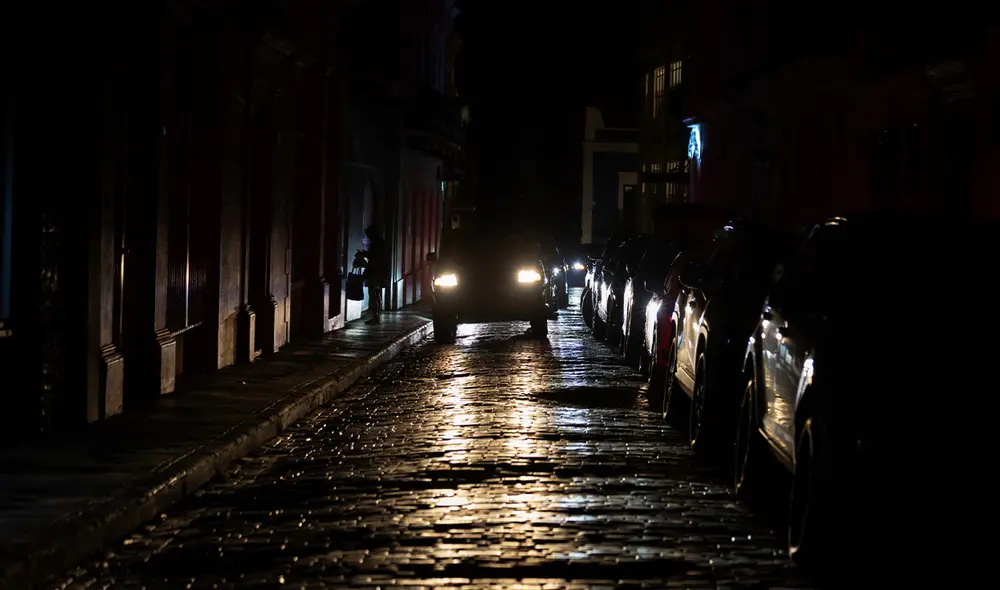 La reanudación total de la luz eléctrica en Puerto Rico volvería al mediodía del viernes 18 de abril, según las autoridades. Foto: EFE