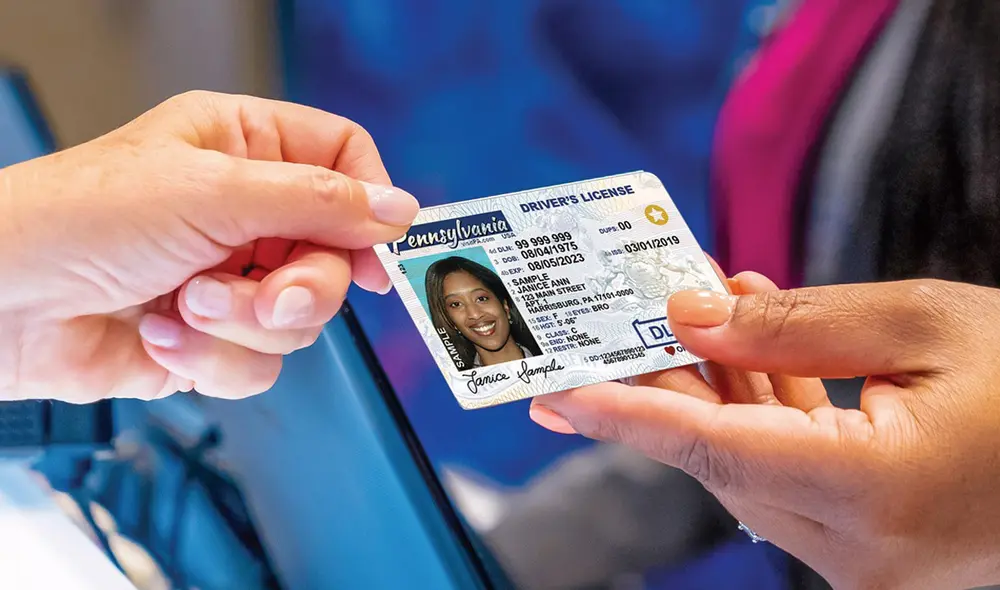 Para obtener la Real ID, los solicitantes deben presentar prueba de identidad, número de Seguro Social y residencia en el estado, siguiendo el proceso que establece el DMV. Foto: Transportation Security Administration
