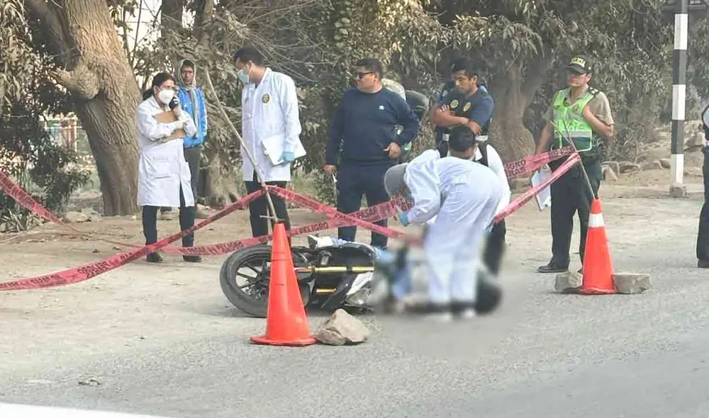 Sicarios acribillan a motociclista en Carabayllo en el km 25 de la carretera Lima Canta. Foto: difusión Sicarios acribillan a motociclista en Carabayllo en el km 25 de la carretera Lima Canta. Foto: difusión