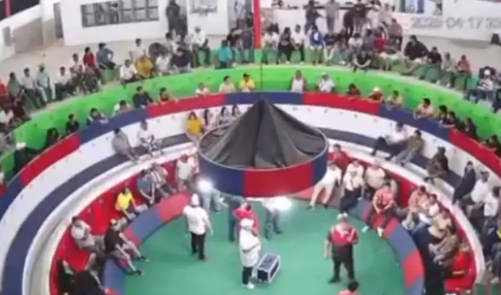 La Policía de Ecuador halló los vehículos abandonados en la escena del crimen, junto con los restos de uniformes militares. Foto: X/@catomedia_ucsg.