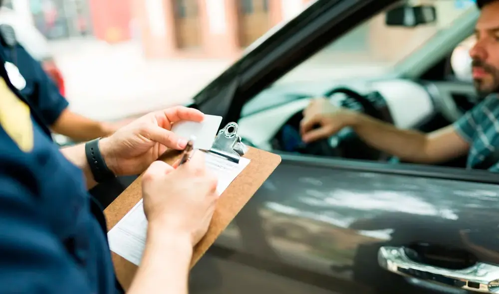 Manejar sin licencia en Los Ángeles puedes costarte hasta US$2.000, si eres reincidente. Foto: Siempre Auto